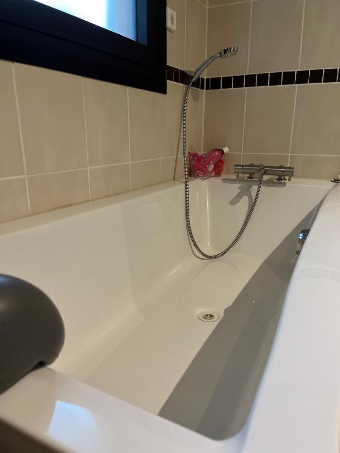 Chambre D'Hotes "Sur La Route Des Terrils" Vendin-le-Vieil Bagian luar foto